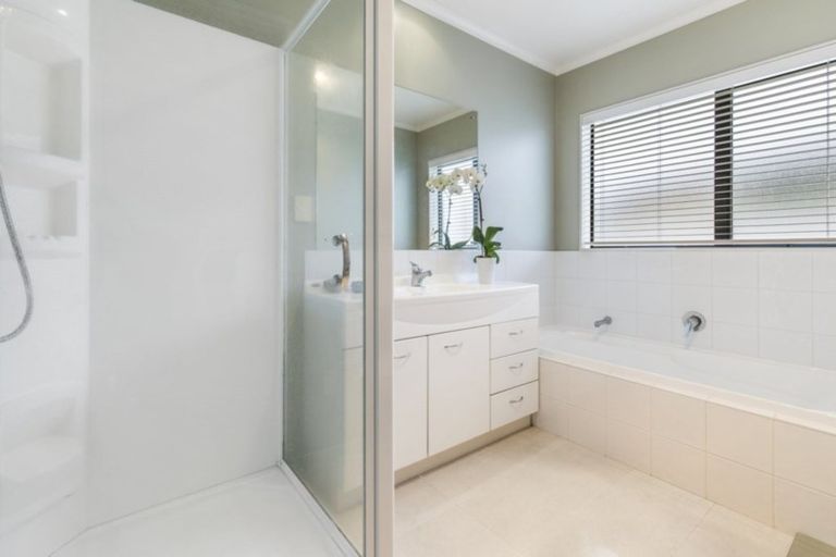 Photo of property in 15 Wroxton Place, Waiuku, 2123