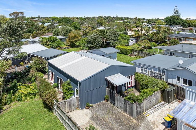 Photo of property in 33a Rambler Crescent, Beach Haven, Auckland, 0626