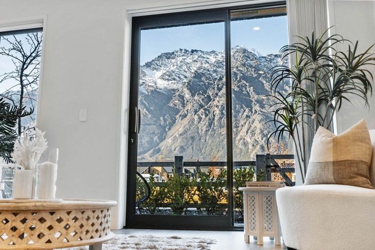 Photo of property in 8 Mcgibbon Lane, Jacks Point, 9371