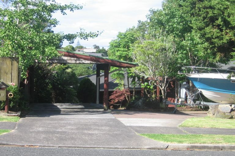 Photo of property in 19 Kitewao Street, Northcote, Auckland, 0627