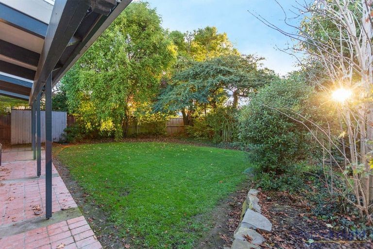 Photo of property in 12 Burrows Place, Ilam, Christchurch, 8041