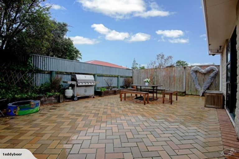 Photo of property in 15 Woburn Place, Takaro, Palmerston North, 4412