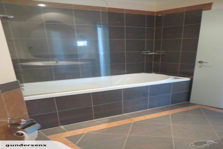 Photo of property in 9/5b Kent Terrace, Mount Victoria, Wellington, 6011