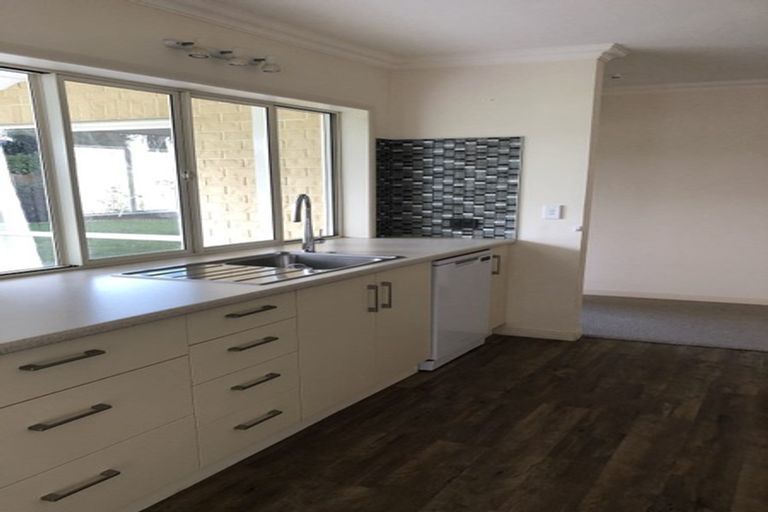 Photo of property in 11 Tainui Street, Levin, 5510