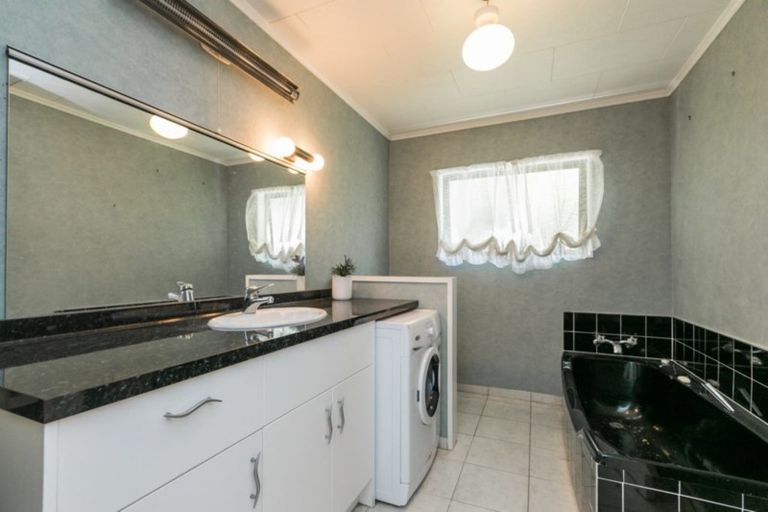 Photo of property in 2 Ewan Place, Taradale, Napier, 4112