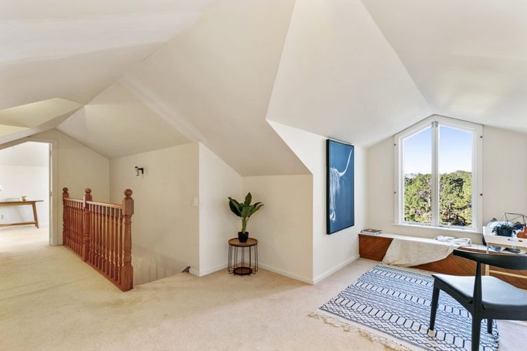 Photo of property in 61 Garden Road, Northland, Wellington, 6012