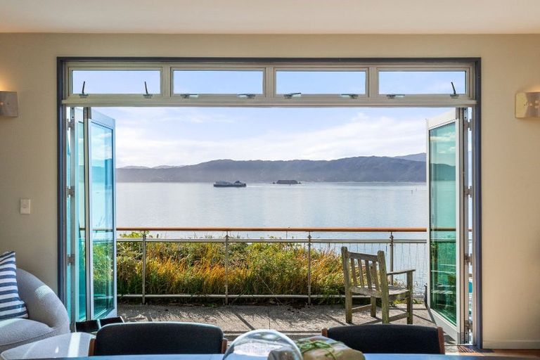 Photo of property in 365 Karaka Bay Road, Karaka Bays, Wellington, 6022