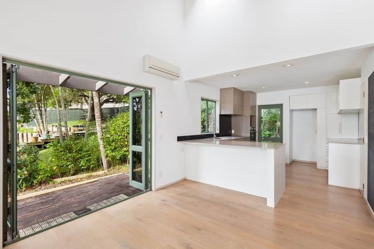 Photo of property in 6 Tree Fern Trail, Campbells Bay, Auckland, 0630