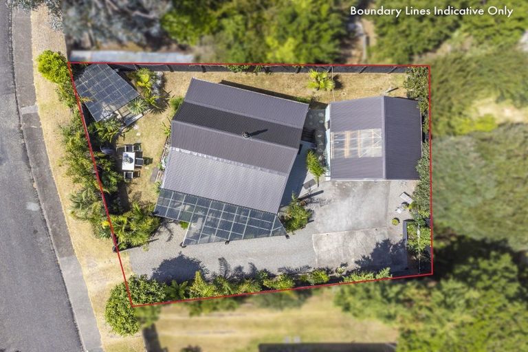 Photo of property in 2 Island View Terrace, Waikanae Beach, Waikanae, 5036