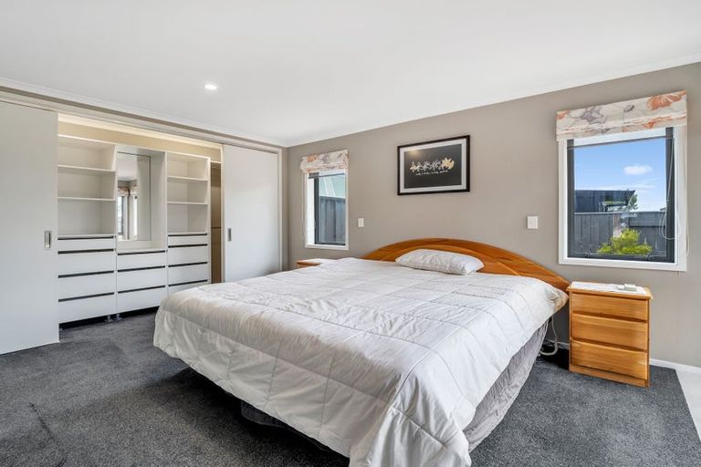 Photo of property in 3 Crabapple Close, Milson, Palmerston North, 4414