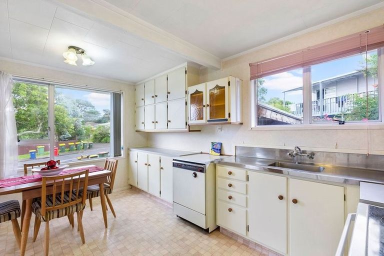 Photo of property in 1/39 Reynella Drive, Massey, Auckland, 0614