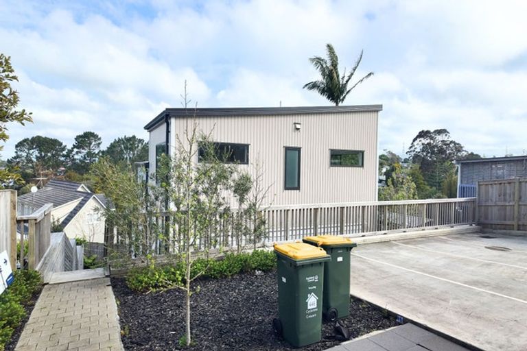Photo of property in 44b Cyclarama Crescent, Massey, Auckland, 0614