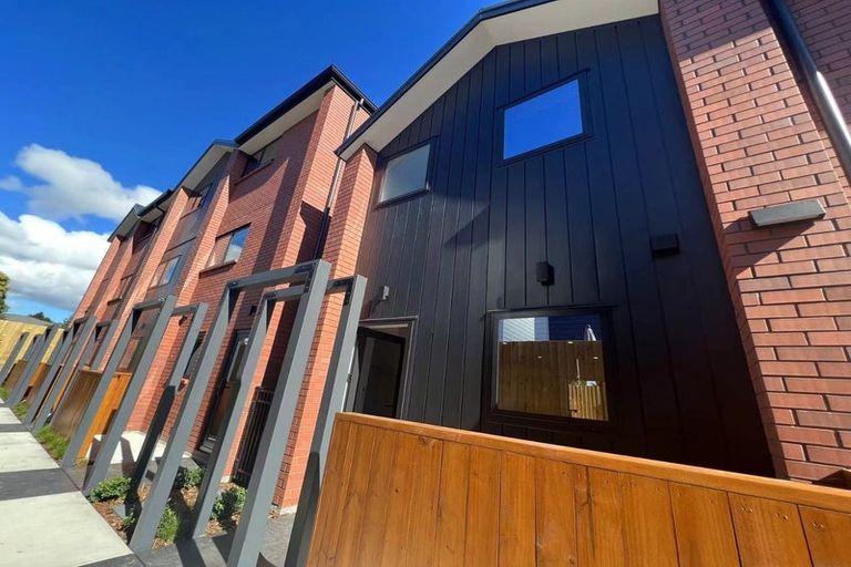 Photo of property in 7/10 Yeovil Road, Te Atatu Peninsula, Auckland, 0610