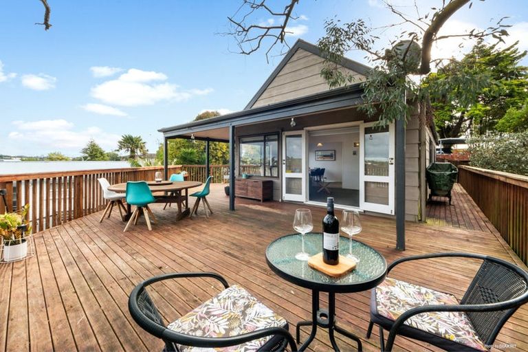 Photo of property in 6 Oreil Avenue, West Harbour, Auckland, 0618