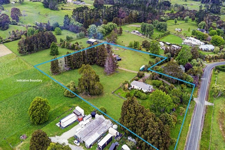 Photo of property in 190 Boord Crescent, Kumeu, 0891