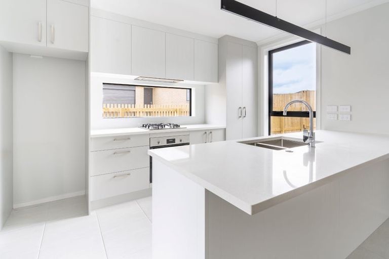 Photo of property in 26 Waruhia Crescent, Rototuna North, 3281