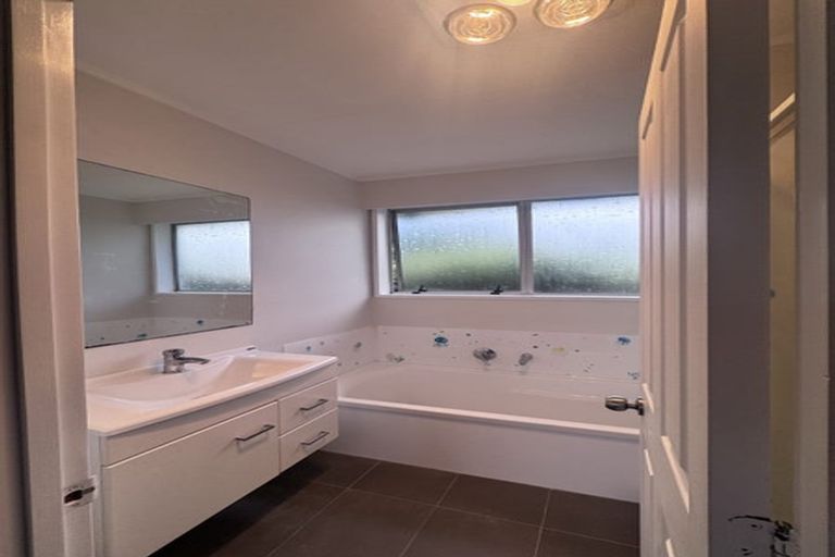 Photo of property in 32 Dunbarton Street, Redwood, Christchurch, 8051