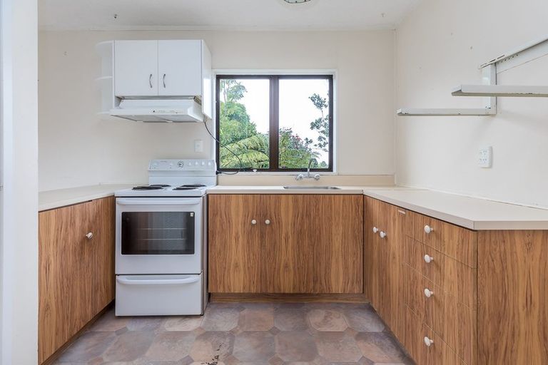 Photo of property in 2/24 Thalia Place, Totara Vale, Auckland, 0629