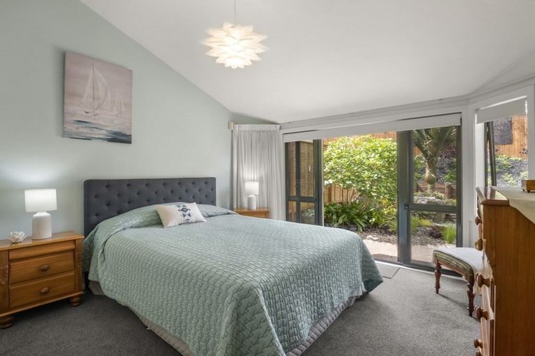 Photo of property in 10/8 Tobago Place, Sunnynook, Auckland, 0620