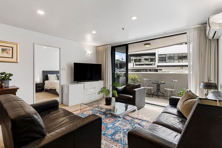 Photo of property in 1i/175 Hurstmere Road, Takapuna, Auckland, 0622