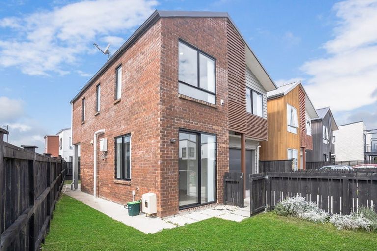 Photo of property in 1 Dignity Street, Papakura, 2110