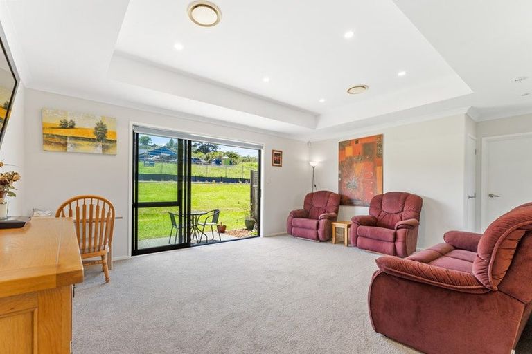 Photo of property in 13 Te Awa Place, Red Beach, 0932