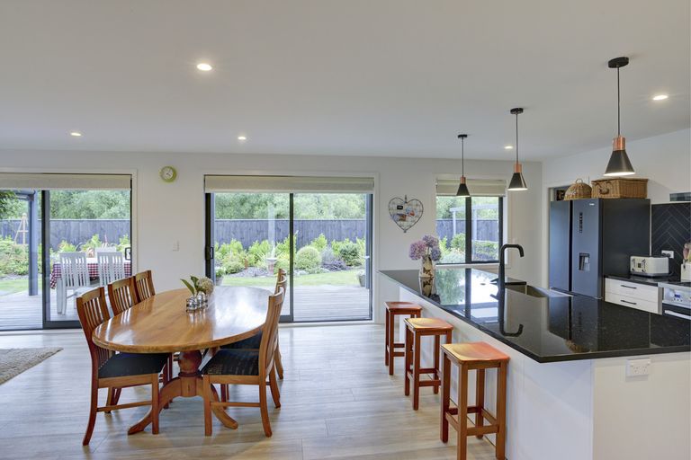 Photo of property in 72 Feist Street, Carterton, 5713