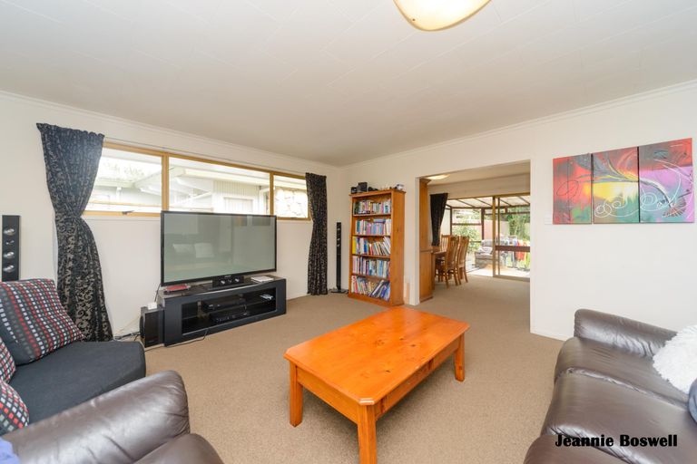 Photo of property in 14 Wikiriwhi Crescent, Awapuni, Palmerston North, 4412