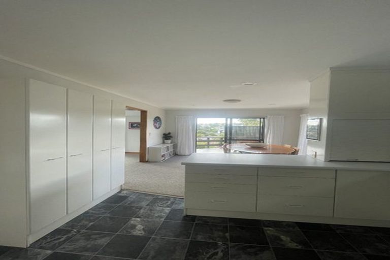 Photo of property in 2/16 Kiteroa Terrace, Rothesay Bay, Auckland, 0630