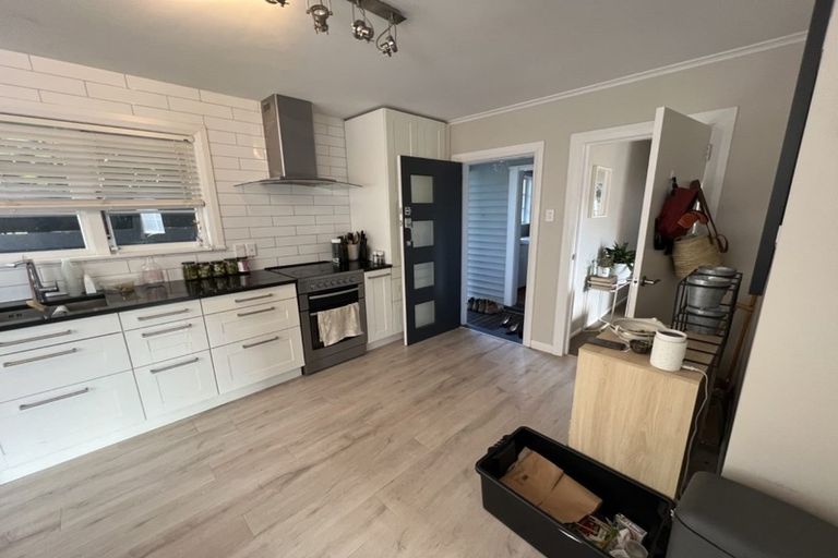 Photo of property in 3/132 Edmonton Road, Te Atatu South, Auckland, 0610