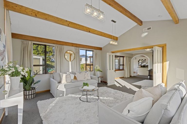 Photo of property in 37 Middlepark Road, Sockburn, Christchurch, 8042