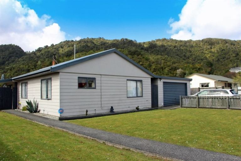 Photo of property in 11 Baillie Place, Cobden, Greymouth, 7802
