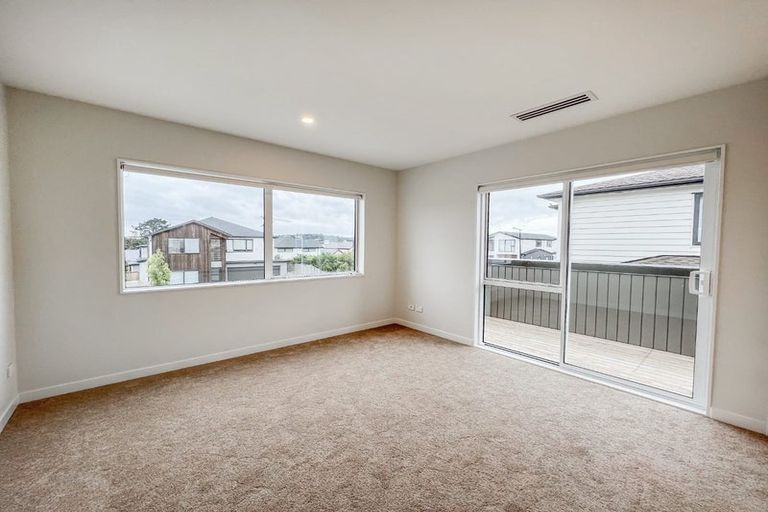 Photo of property in 33 Riroriro Road, Hobsonville, Auckland, 0616