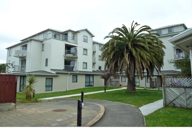 Photo of property in Palm Grove Apartments, 9/13a Palm Grove, Berhampore, Wellington, 6023