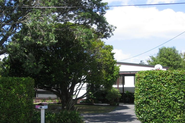 Photo of property in 28 Sunnyhaven Avenue, Beach Haven, Auckland, 0626