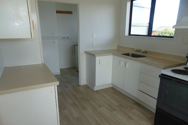 Photo of property in 1/8 Myna Place, Weymouth, Auckland, 2103