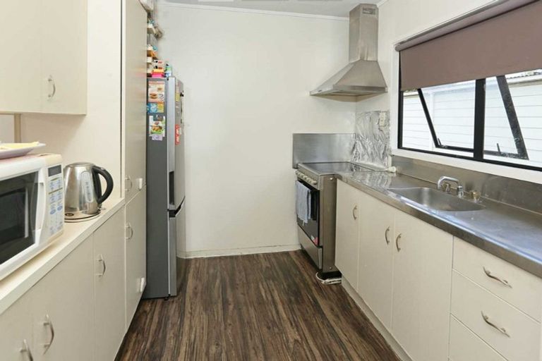 Photo of property in 4 Landsdale Place, Massey, Auckland, 0614