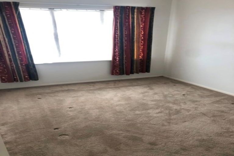 Photo of property in 100 Gossamer Drive, Pakuranga Heights, Auckland, 2010