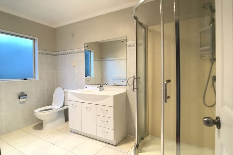 Photo of property in 16 Mcfetridge Place, Hillcrest, Auckland, 0627