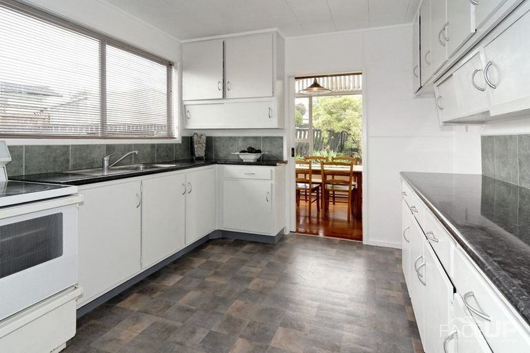 Photo of property in 15 Bellringer Road, Massey, Auckland, 0614