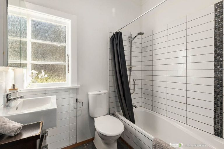 Photo of property in 6 Hathaway Avenue, Karori, Wellington, 6012