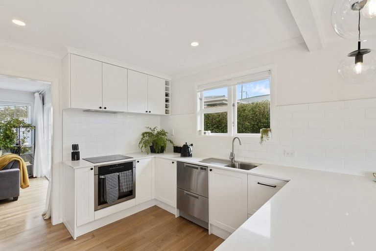 Photo of property in 9 Trafalgar Street, Westown, New Plymouth, 4310