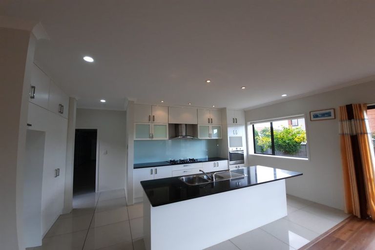 Photo of property in 21 Fairbairn Place, East Tamaki Heights, Auckland, 2016