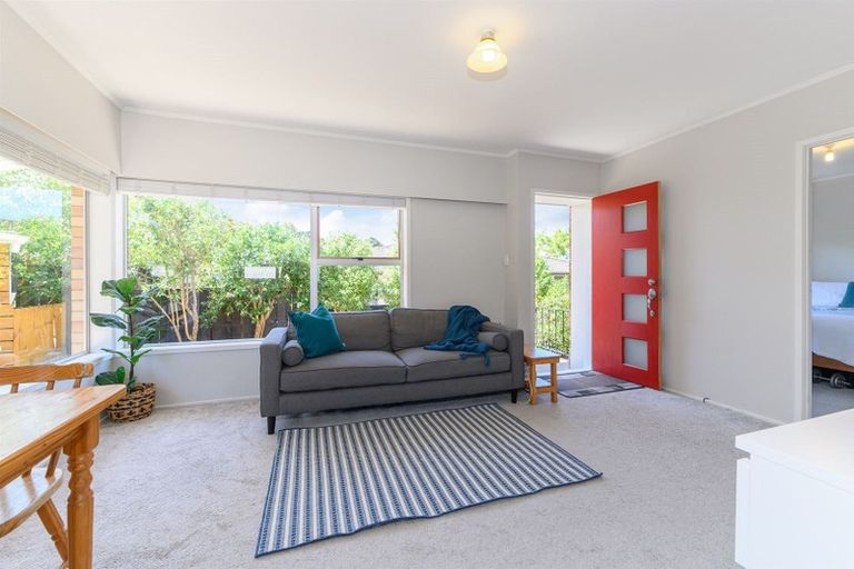 Photo of property in 2/54 Ayton Drive, Totara Vale, Auckland, 0629