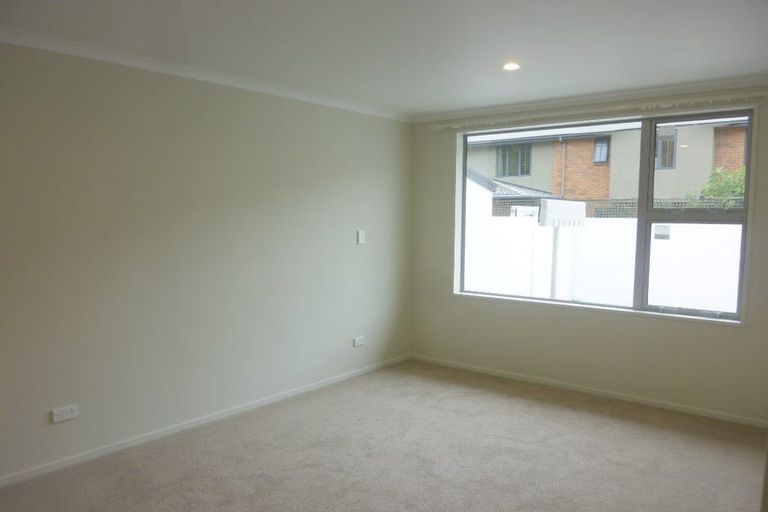 Photo of property in 2/33 Darvel Street, Riccarton, Christchurch, 8011