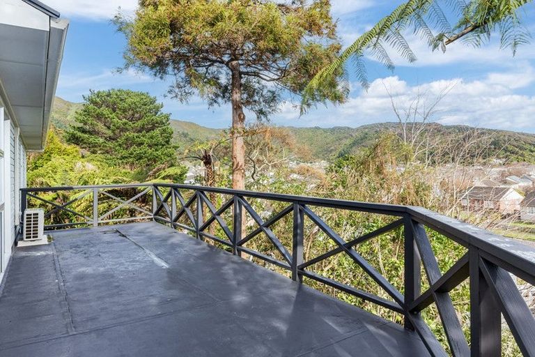 Photo of property in 214a Waddington Drive, Naenae, Lower Hutt, 5011