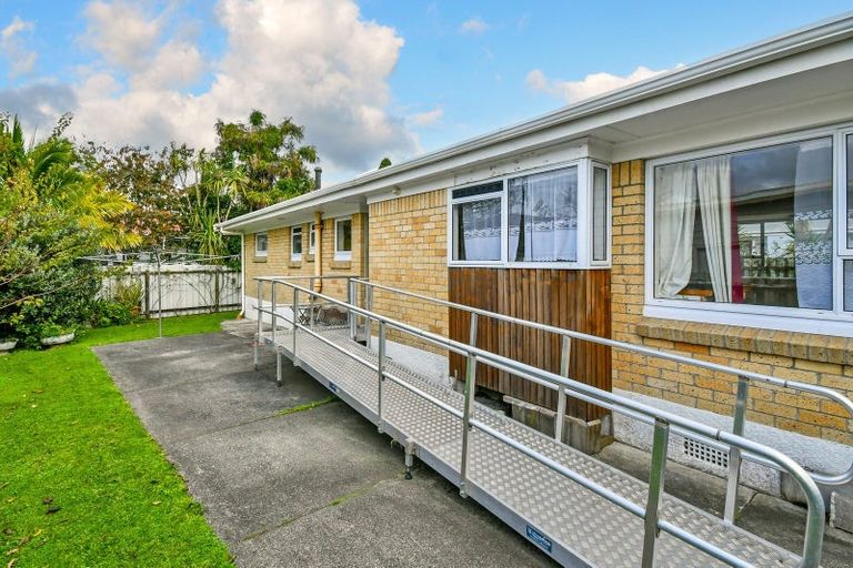 Photo of property in 1/4 Campbell Place, Papakura, 2110