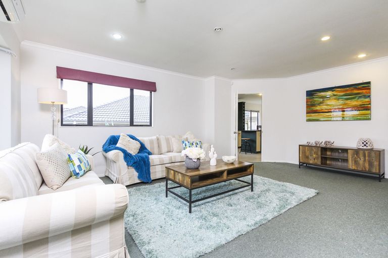 Photo of property in 28 Carnelian Court, Westgate, Auckland, 0614
