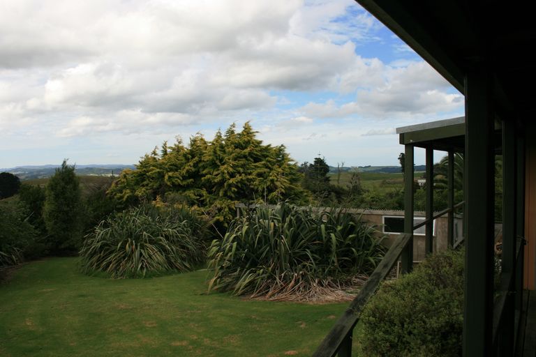 Photo of property in 236 Kiwitahi Road, Helensville, 0875