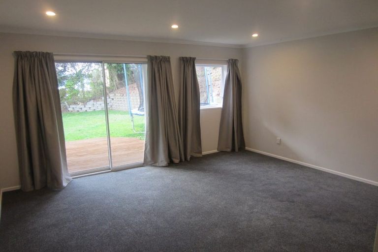 Photo of property in 11 Westhaven Drive, Tawa, Wellington, 5028